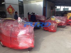 福瑞得機(jī)械座駕壓路機(jī)、大容量灌縫機(jī)，小型灌縫機(jī)包裝完畢準(zhǔn)備發(fā)貨