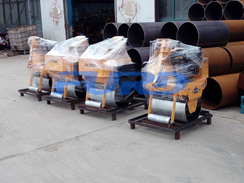 福瑞得機(jī)械5臺(tái)壓路機(jī)，一臺(tái)混凝土整平機(jī)及時(shí)發(fā)貨