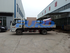 福瑞得機(jī)械瀝青灌縫機(jī)，手扶雙輪壓路機(jī)裝車成功及時(shí)發(fā)貨